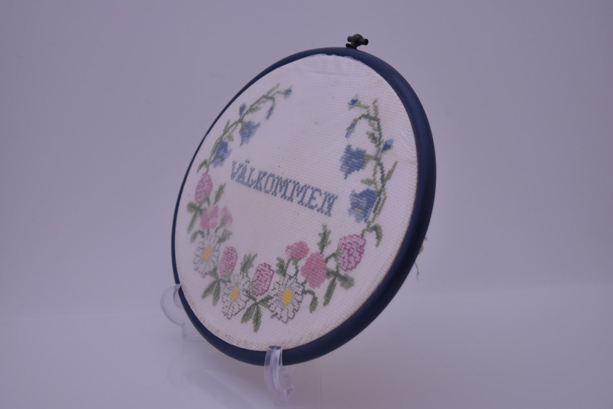 北欧 スウェーデン ハンドメイド 刺繍 額入り VALKOMMEN ようこそ[12]