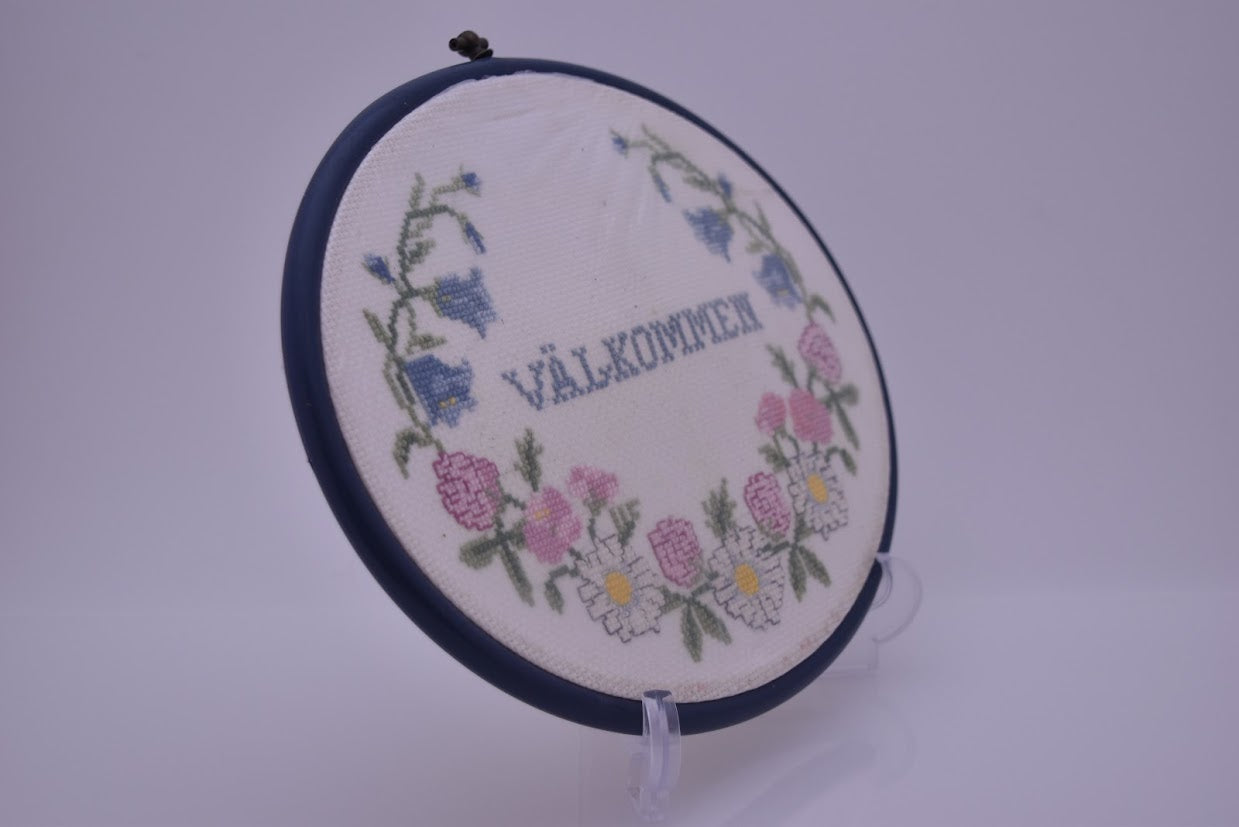 北欧 スウェーデン ハンドメイド 刺繍 額入り VALKOMMEN ようこそ[12]