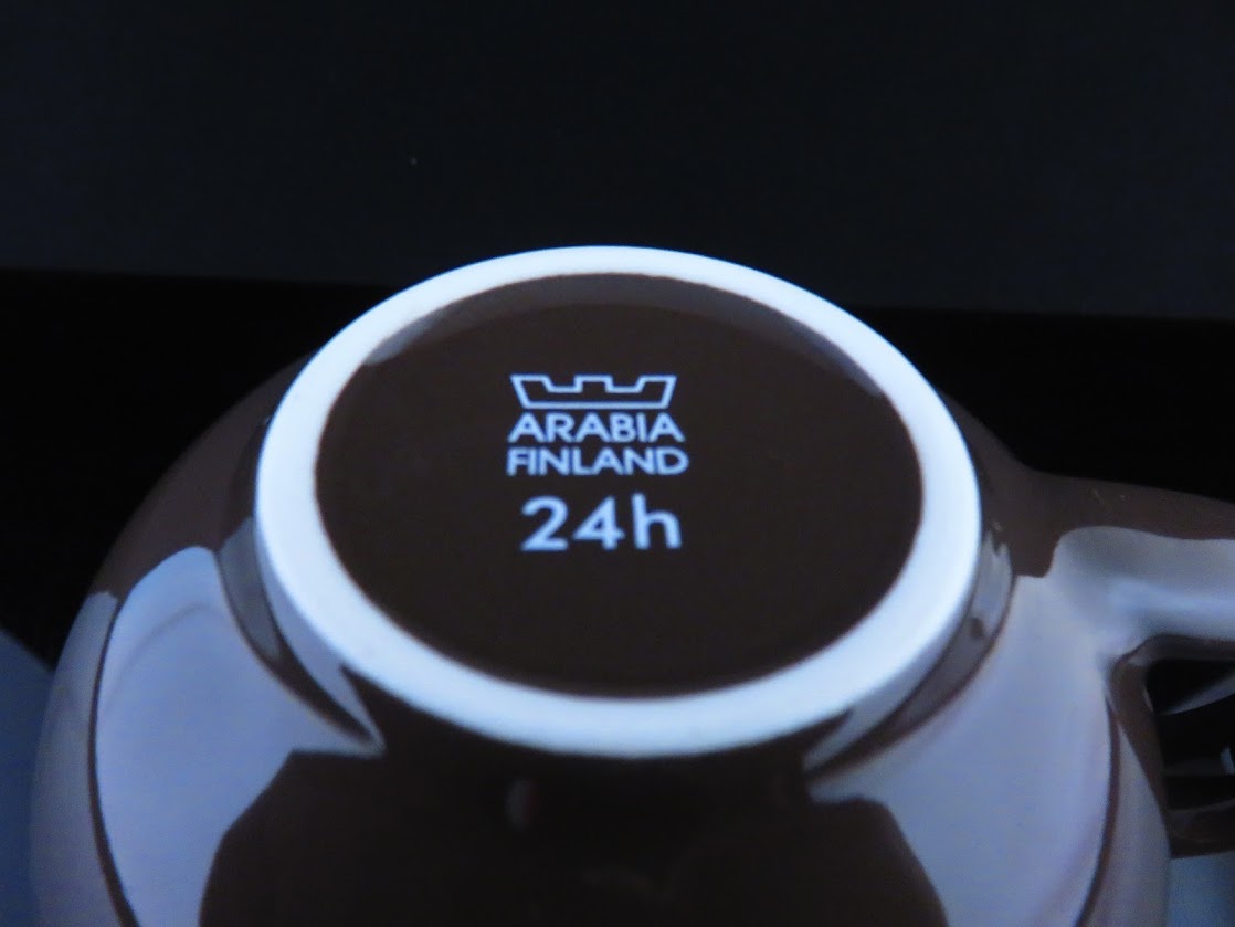 ARABIA/アラビア 24h ティーカップ&ソーサー ダークブラウン こげ茶 艶あり Heikki Orvola/ヘイッキオルヴォラ ブランドシール付き [1]