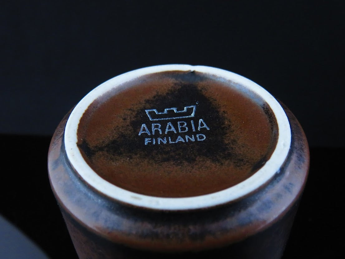 アラビア、ルスカのコーヒーカップのバックスタンプを拡大した画像です。